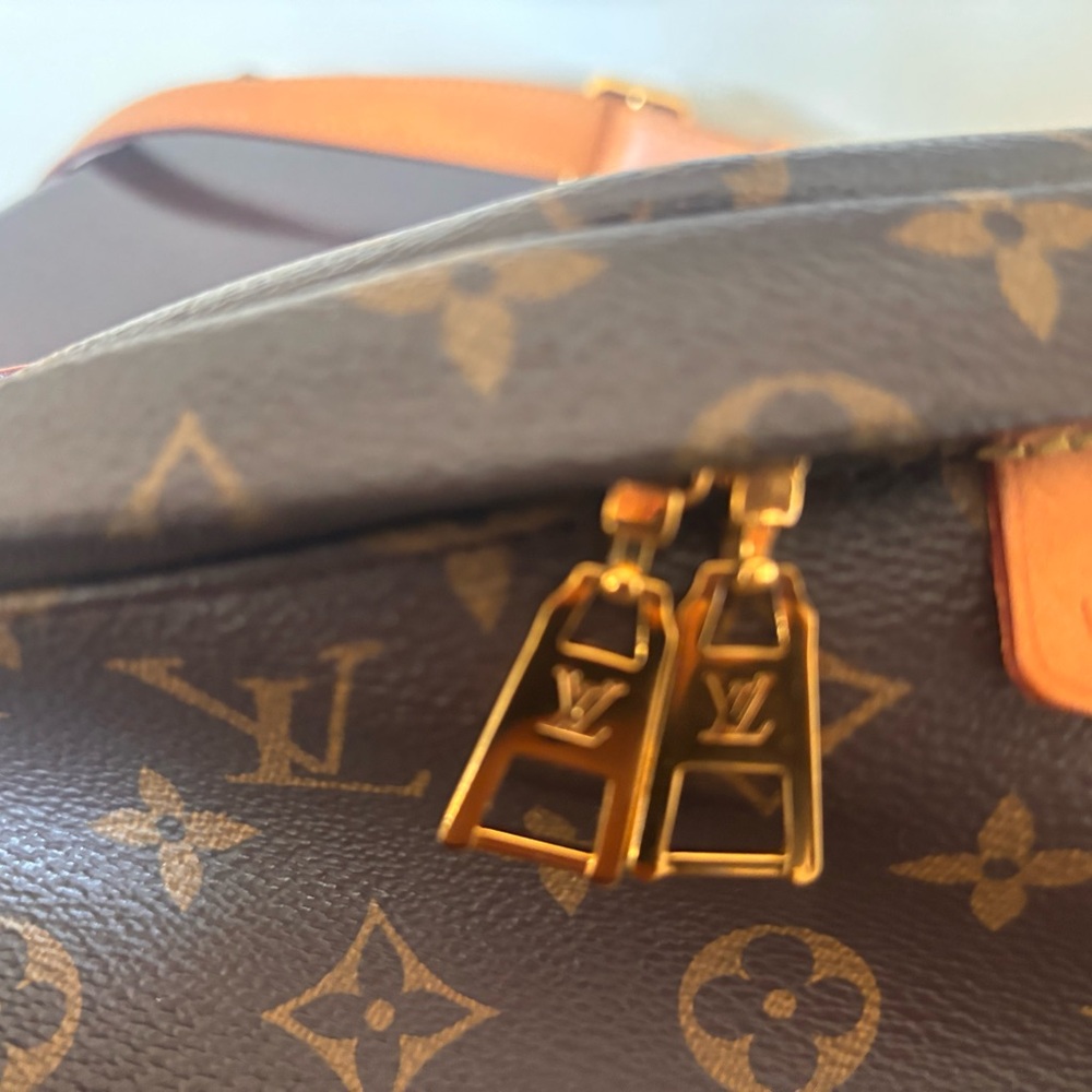 Louis Vuitton Brown and Tan Monogram Crossbody - Picture 8 of 10